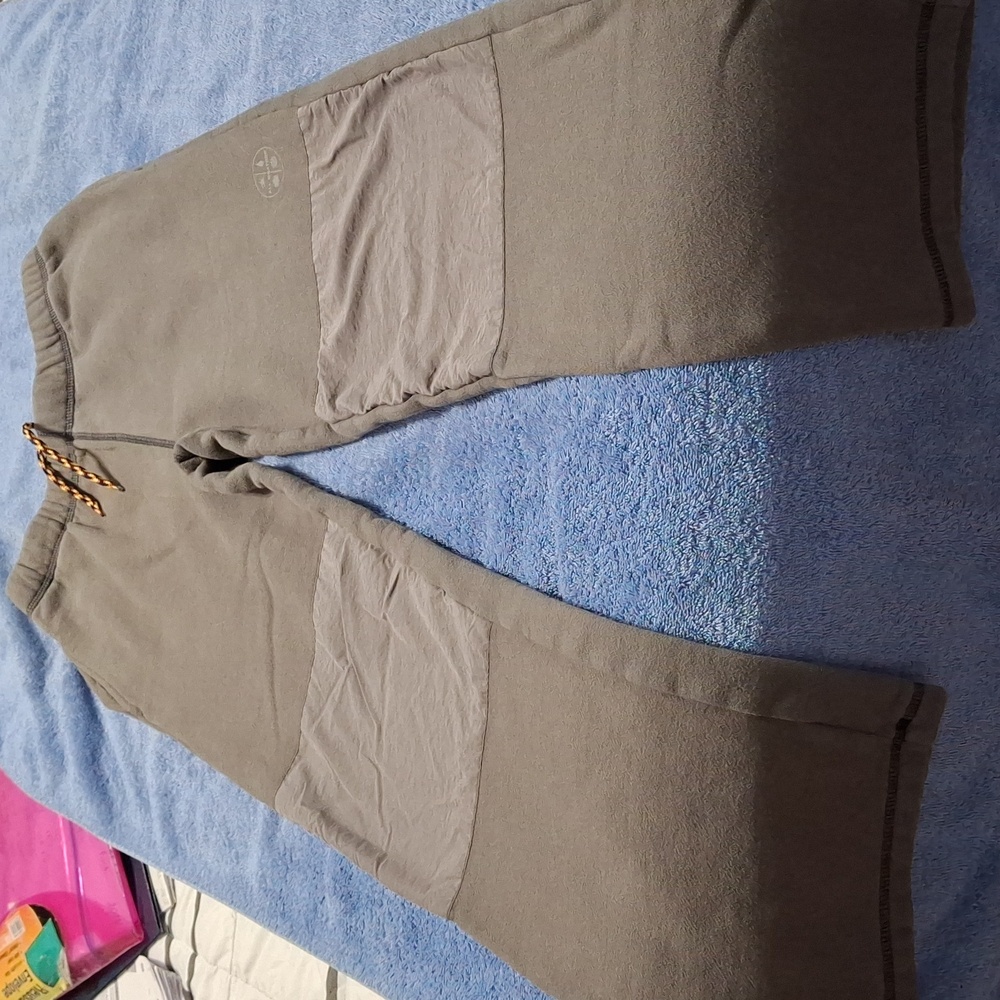 Lots of 2 sweat pants. Size 14-16 - Picture 8 of 13
